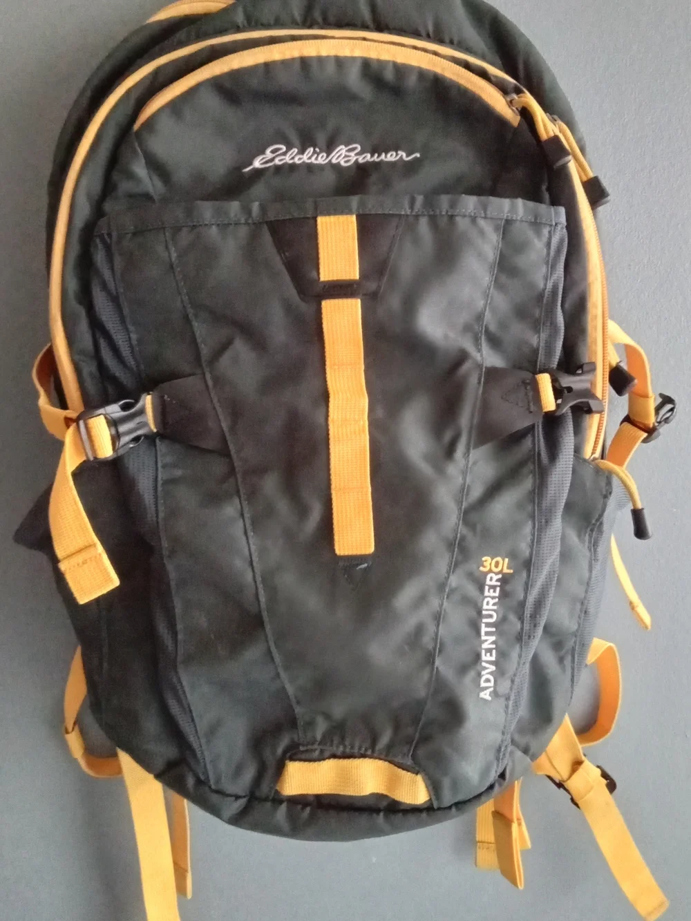Eddie Bauer Adventurer 30L Backpack‎ Grey Yellow Hiking Travel Daypack Free Cool